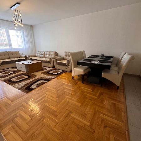 Big Spacious Apartment In Pej Center With Wi-Fi Peje Exterior photo
