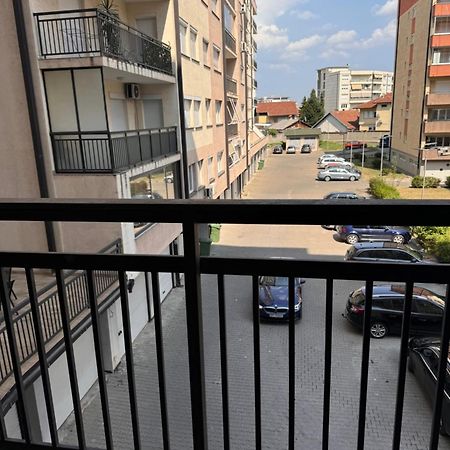 Big Spacious Apartment In Pej Center With Wi-Fi Peje Exterior photo