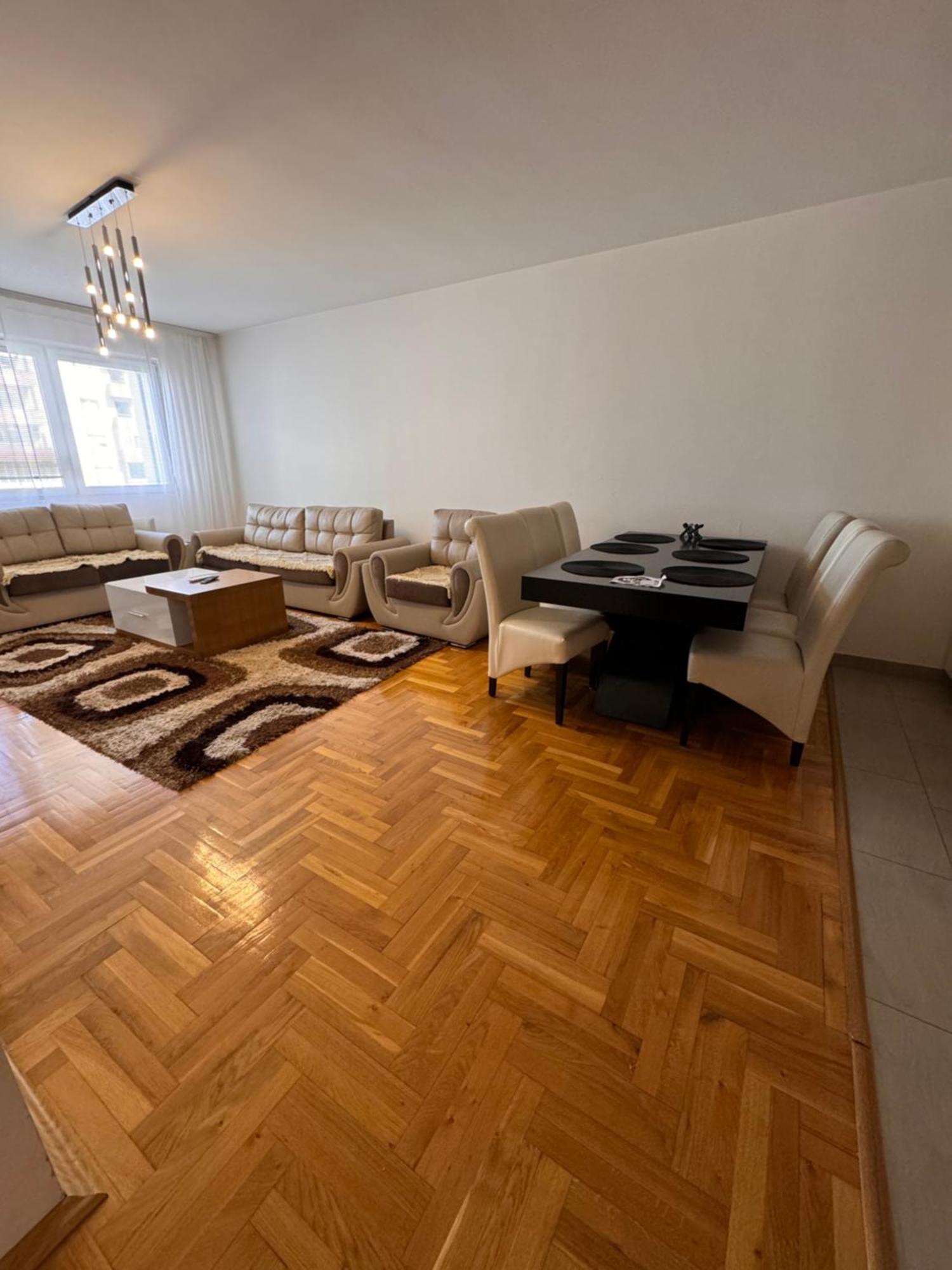 Big Spacious Apartment In Pej Center With Wi-Fi Peje Exterior photo